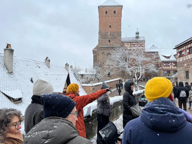 Gruppe beim Winterspaziergang